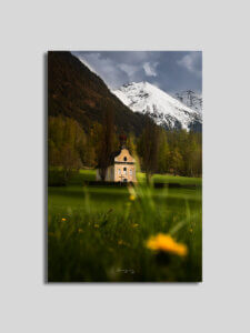 Wandbild mit einer Kirche in Österreich