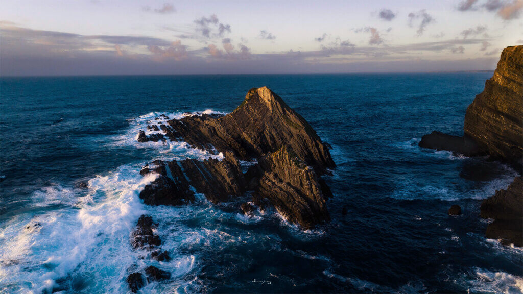 Landschaftsfotografie in Portugal am Meer mit Felsen